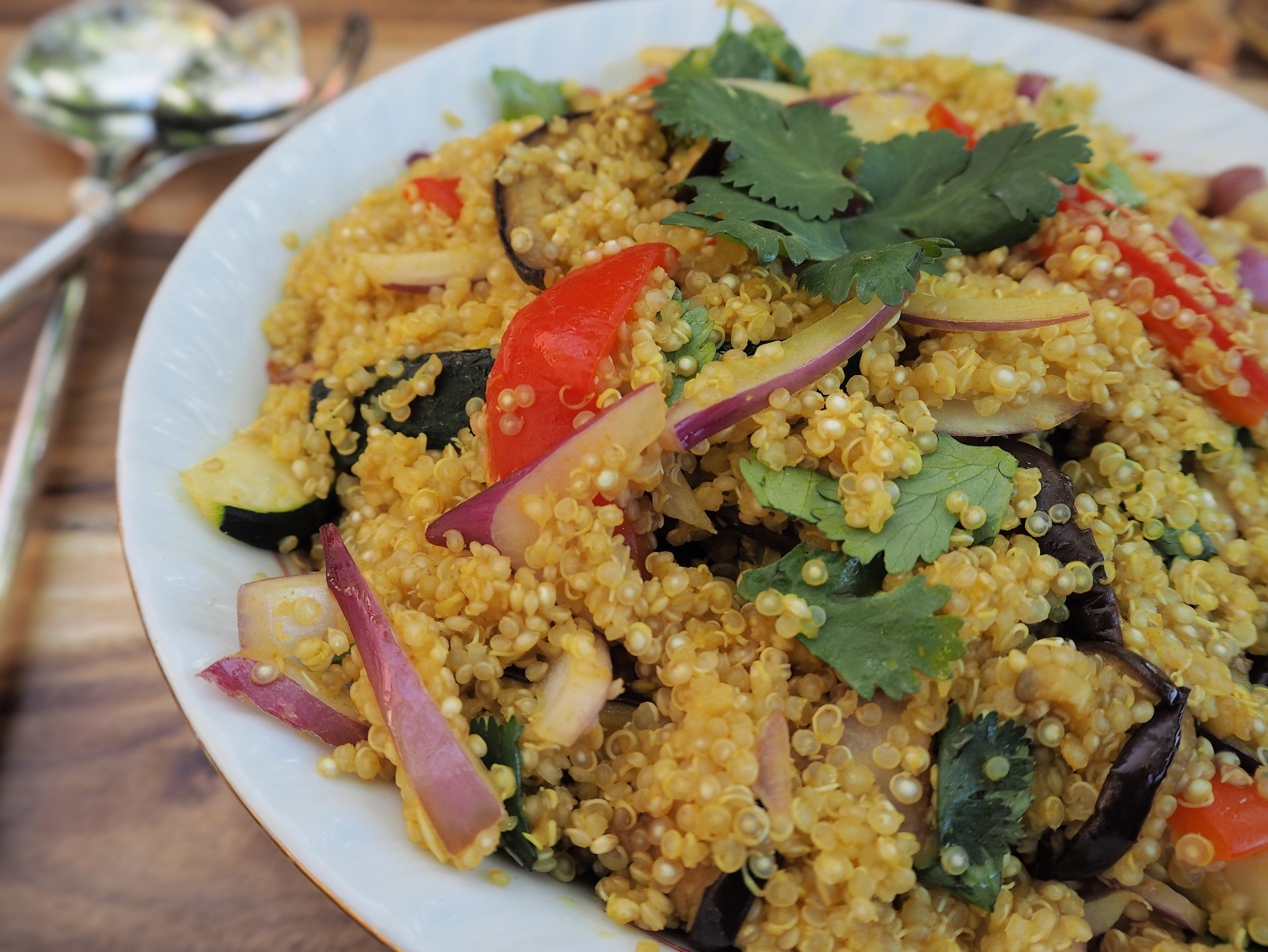Zöldséges quinoa saláta recept (4 adag)
